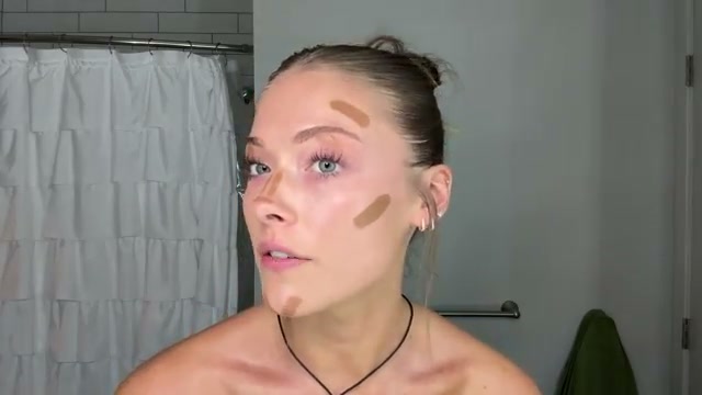 @kayla.ryan1 reviewing Rare Beauty Rare Beauty Blush Brush at 01:26 in a YouTube Shorts video
