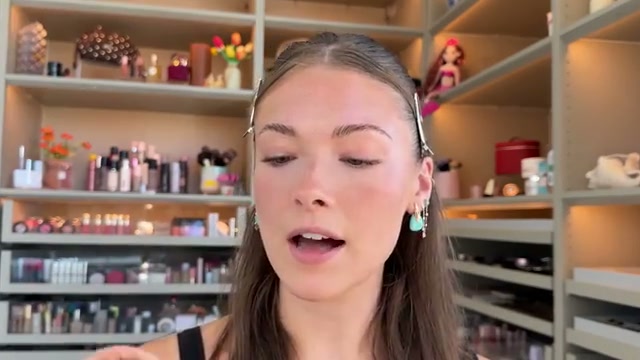 kayla.ryan1 mentioning Real Techniques Sun-Kisser Blush Brush at 07:59 in their YouTube video