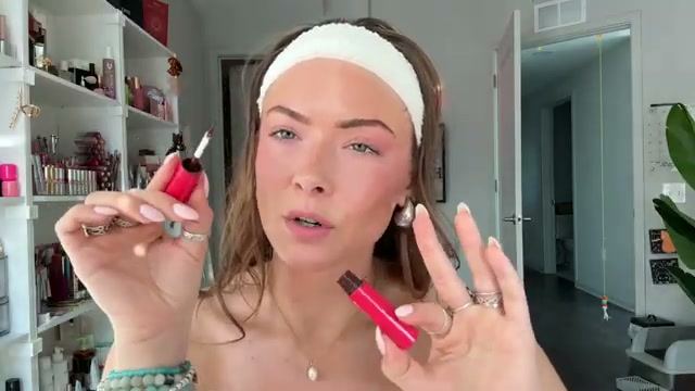 @kayla.ryan1 reviewing Scott Cosmetics Freckle Pen at 10:28 in a YouTube Shorts video