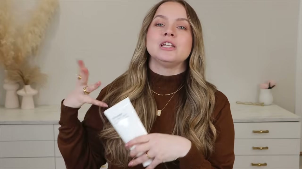 @kayleymelissa reviewing Nécessaire The Body Lotion at 15:26 in a YouTube Shorts video