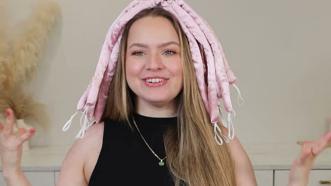 @kayleymelissa reviewing Octocurl No Headband Curler at 22:11 in a YouTube Shorts video