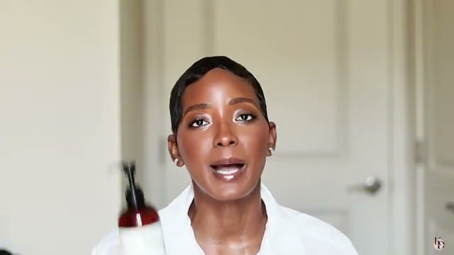 @kdcreatiive reviewing Rael Gentle Foaming Feminine Wash at 11:27 in a YouTube Shorts video