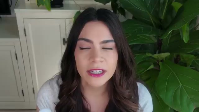 @kellydriscoll reviewing COSRX Pure Fit CICA Toner at 01:05 in a YouTube Shorts video