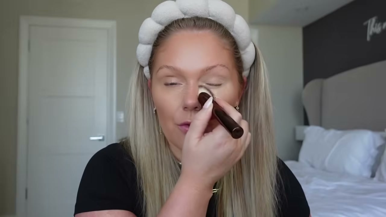 @kellystrack reviewing Kokie Doubletime Full Coverage Concealer at 09:45 in a YouTube Shorts video