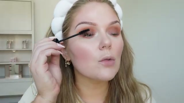 @kellystrack reviewing Marie Claire Defining and Volumizing Mascara at 12:18 in a YouTube Shorts video