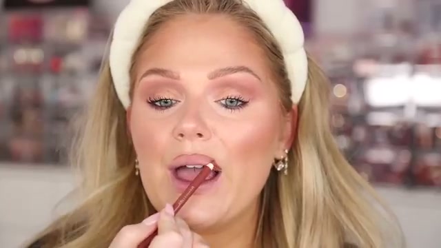 @kellystrack reviewing Maybelline Lifter Liner at 13:38 in a YouTube Shorts video