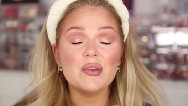 @kellystrack reviewing Maybelline Tattoo Studio Liner at 14:05 in a YouTube Shorts video