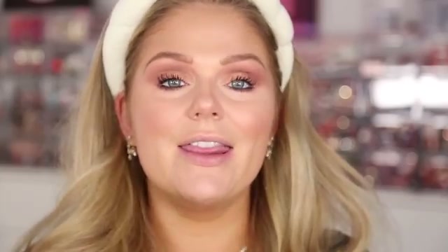 @kellystrack reviewing Milani Baked Bronzer at 11:39 in a YouTube Shorts video