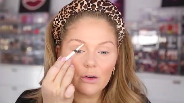 @kellystrack reviewing Morphe Nano Brow Pencil at 09:10 in a YouTube Shorts video