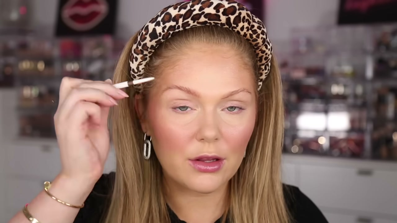 @kellystrack reviewing Morphe Nano Brow Pencil at 08:02 in a YouTube Shorts video