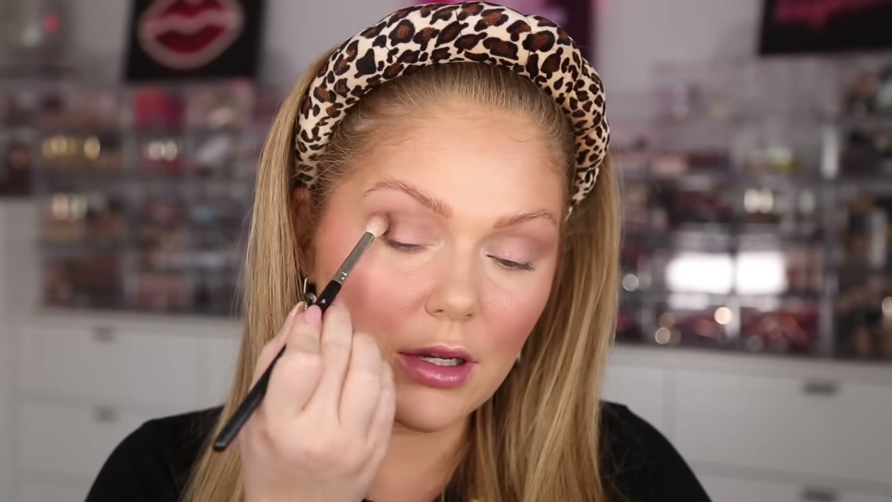 @kellystrack reviewing Morphe Rich Glitch Eyeshadow Palette at 09:37 in a YouTube Shorts video