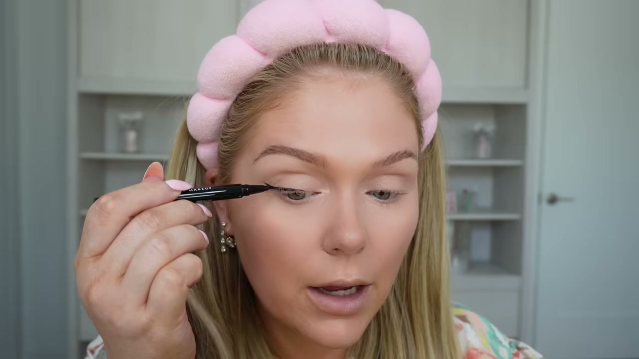@kellystrack reviewing NYX Epic Ink Liner at 09:11 in a YouTube Shorts video