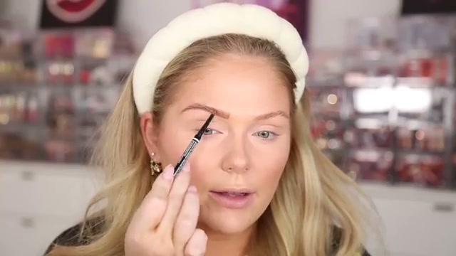 @kellystrack reviewing NYX Micro Brow Pencil at 08:49 in a YouTube Shorts video