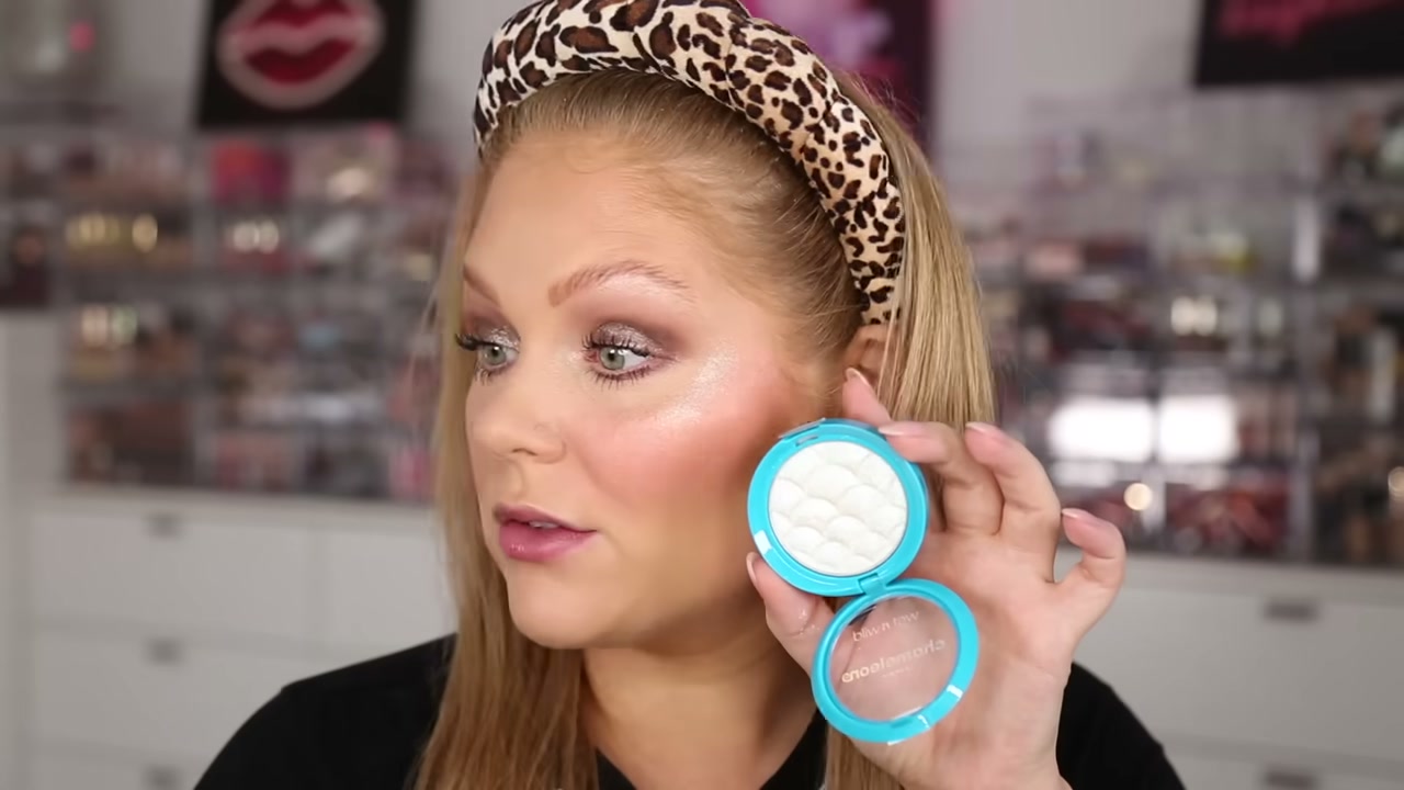 @kellystrack reviewing Wet n Wild Chameleon Highlighters at 11:53 in a YouTube Shorts video