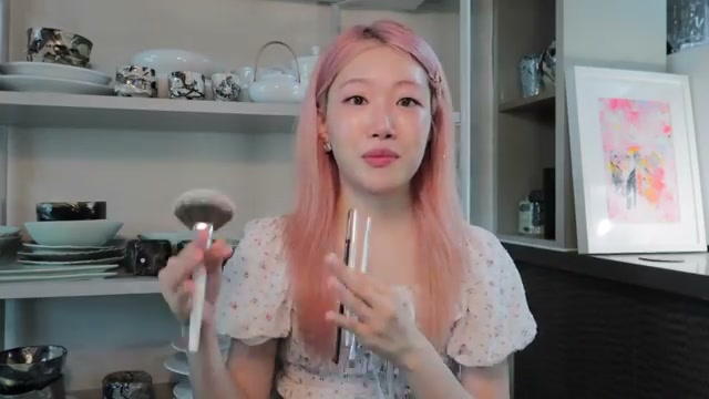 @krystallee reviewing Fimili Brushes at 08:51 in a YouTube Shorts video