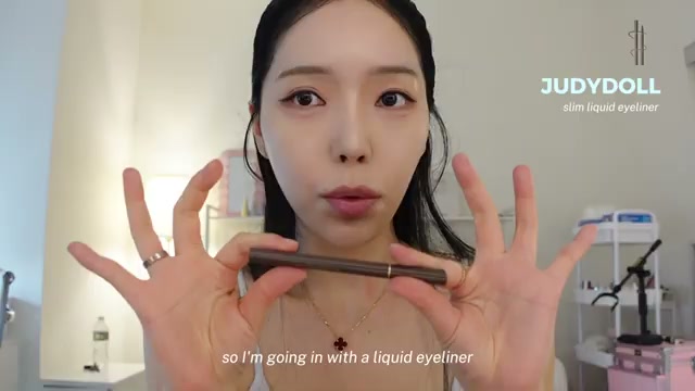 Ultra-Fine Liquid Eyeliner