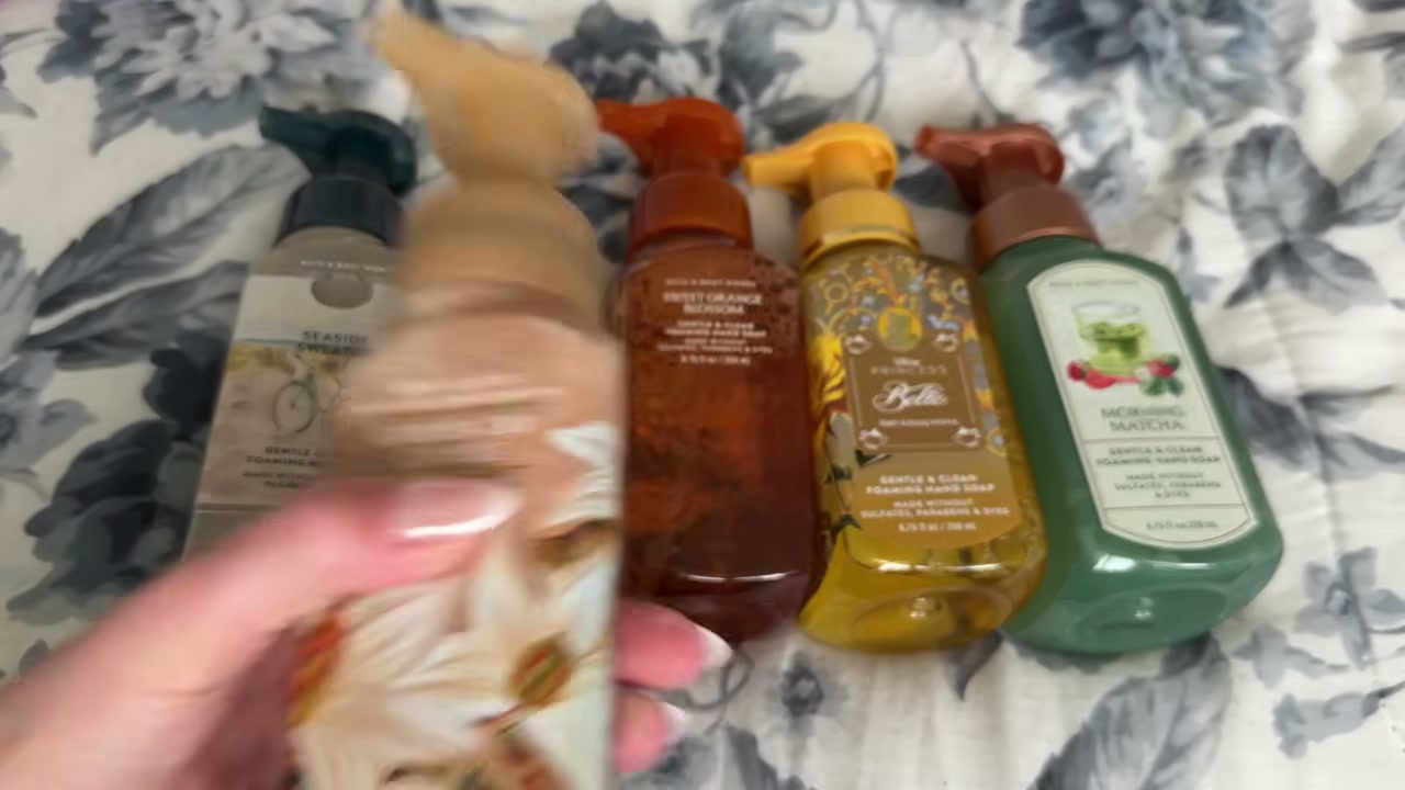 @laura.lavigne reviewing Bath & Body Works Garden Tea Cookie Hand Soap at 11:29 in a YouTube Shorts video