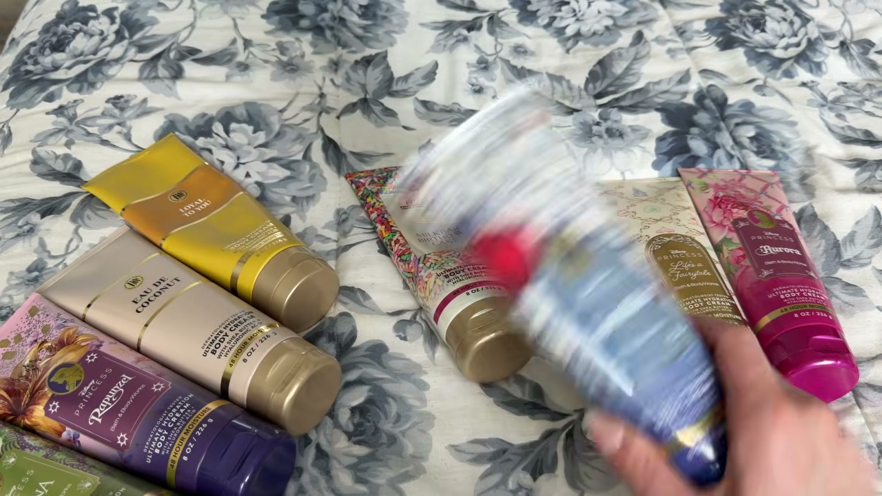 @laura.lavigne reviewing Bath & Body Works Snow White at 15:34 in a YouTube Shorts video