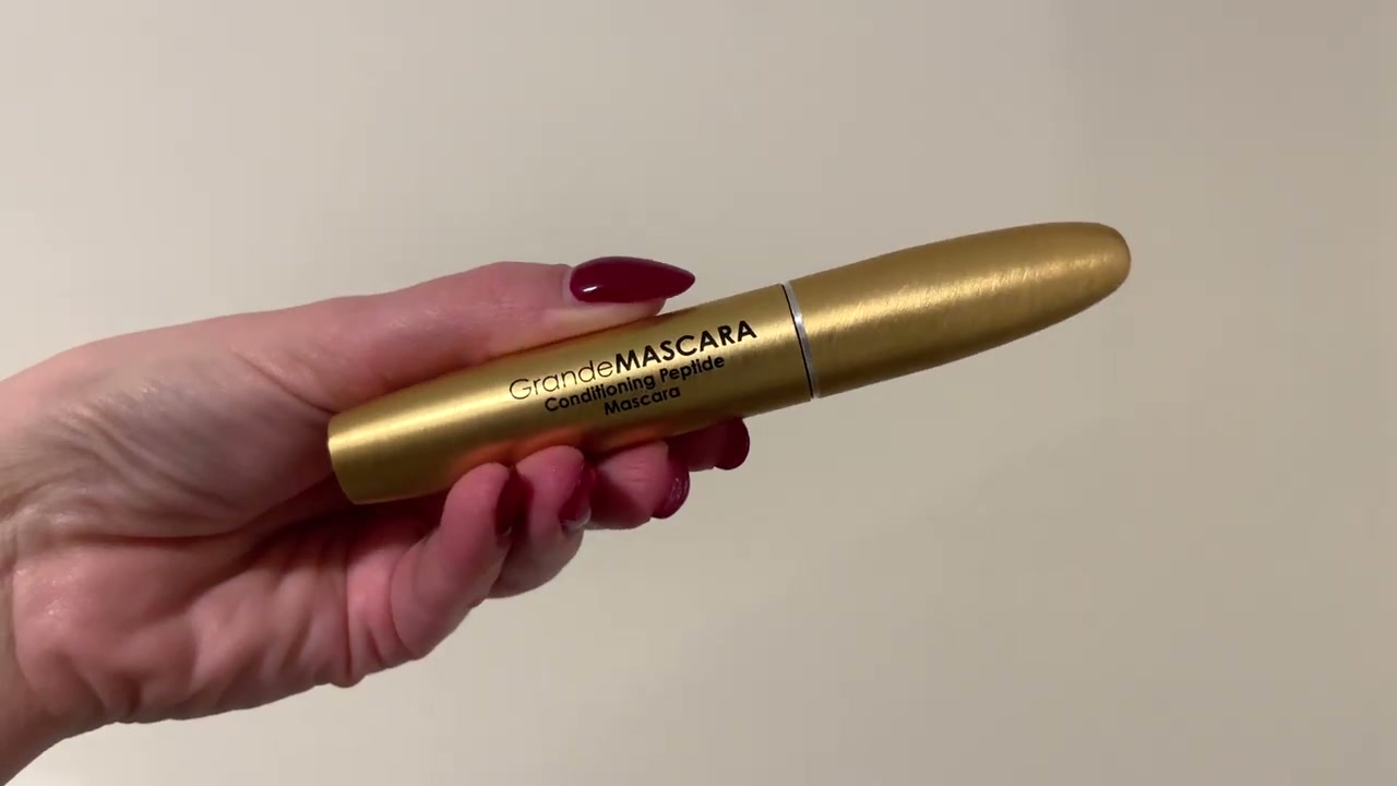 @laura.lavigne reviewing Grande Cosmetics Grande LASH Conditioning Peptide Mascara at 07:01 in a YouTube Shorts video