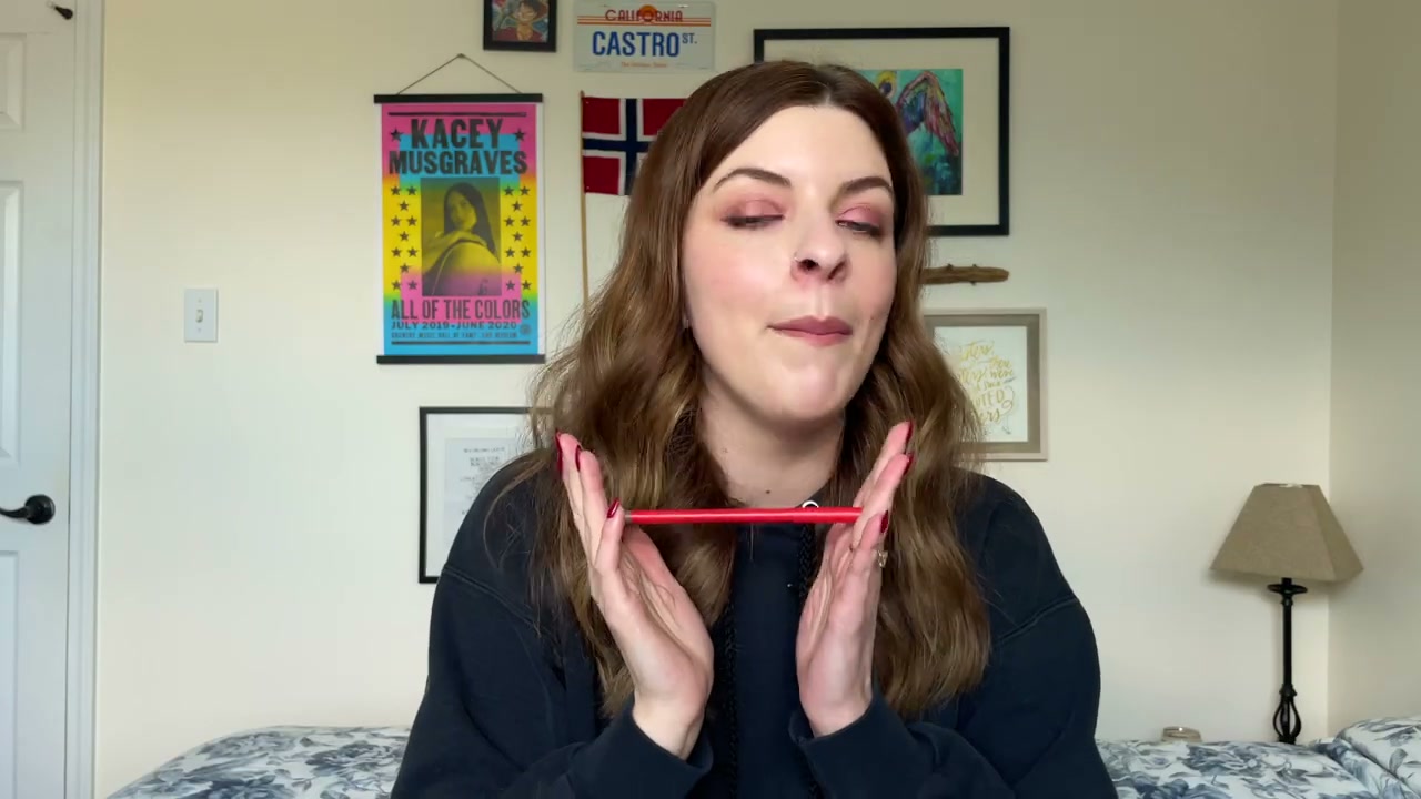 @laura.lavigne reviewing Hung Vanngo Beauty Longwear Eyeliner at 08:48 in a YouTube Shorts video