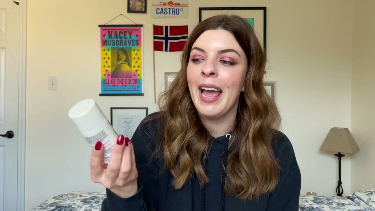 @laura.lavigne reviewing K18 Hair Mask at 05:52 in a YouTube Shorts video