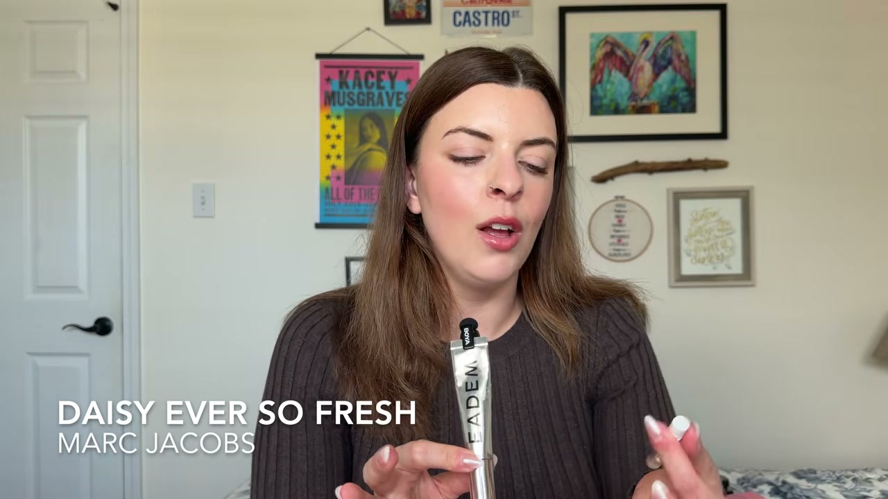 @laura.lavigne reviewing Marc Jacobs Daisy Ever So Fresh at 07:52 in a YouTube Shorts video