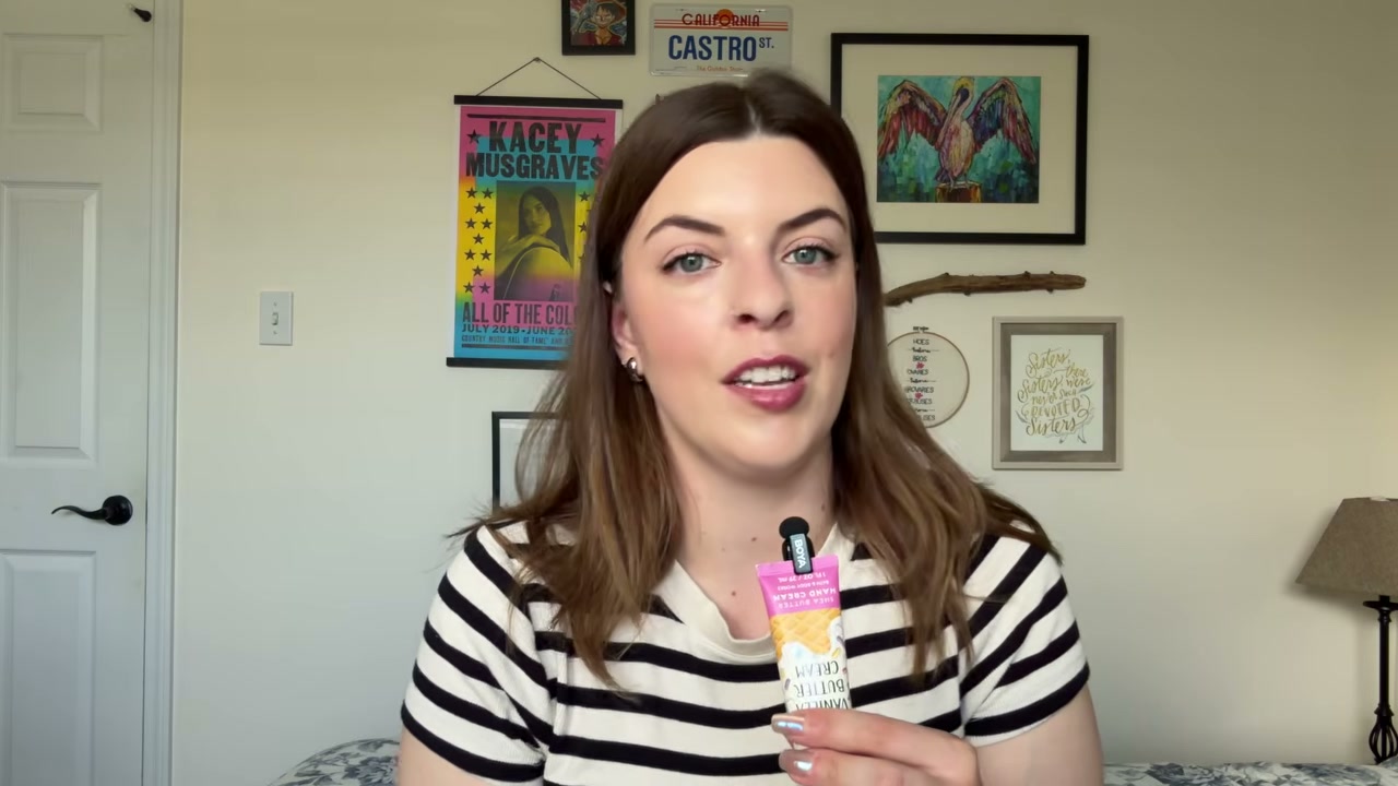 @laura.lavigne reviewing One/Size Pink Powder at 20:19 in a YouTube Shorts video