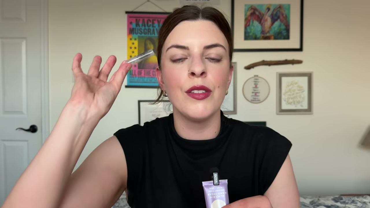 @laura.lavigne reviewing Replica Coffee Break at 13:33 in a YouTube Shorts video