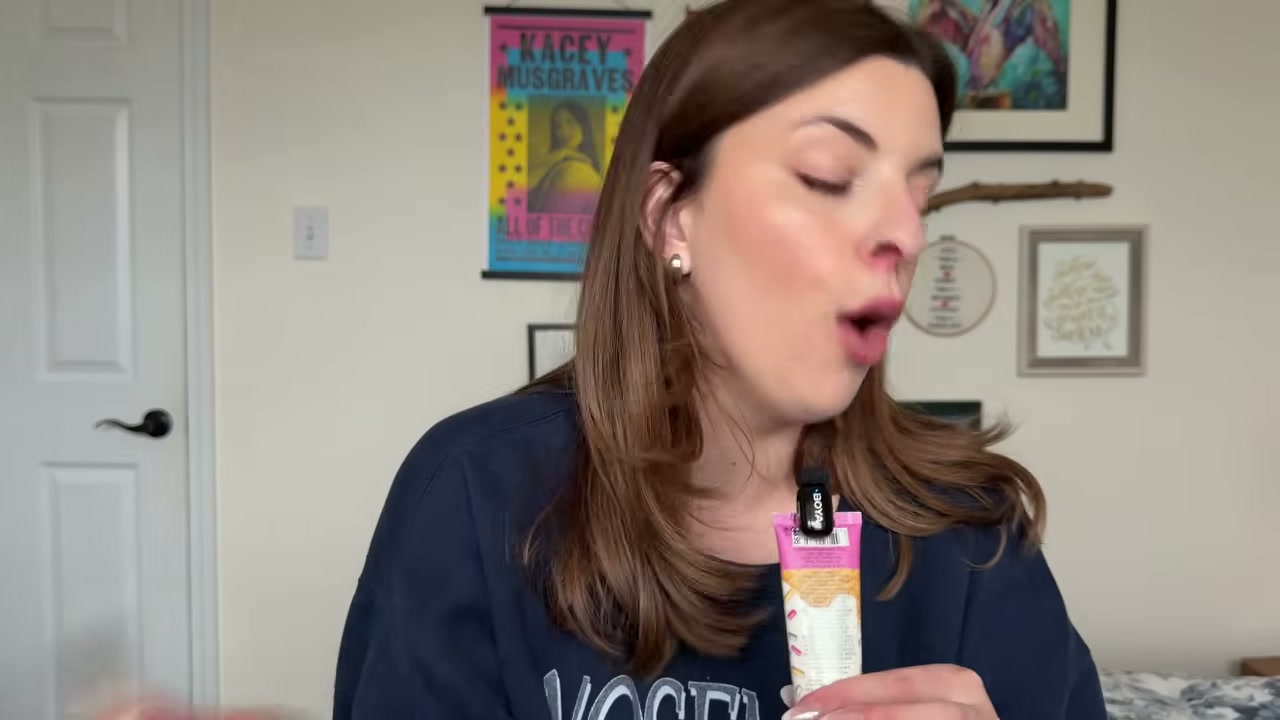 @laura.lavigne reviewing Snif Citrus Circus at 23:34 in a YouTube Shorts video