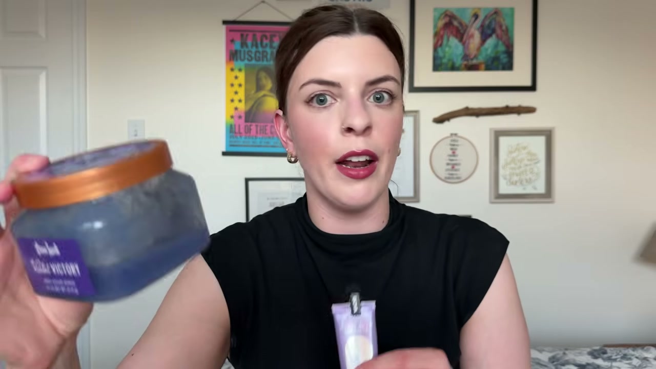 @laura.lavigne reviewing Tree Hut Violet Victory Body Scrub at 00:34 in a YouTube Shorts video