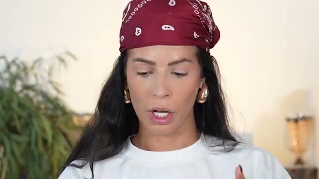 @laura88lee reviewing CoverGirl Skin Enhancer Blush at 10:14 in a YouTube Shorts video