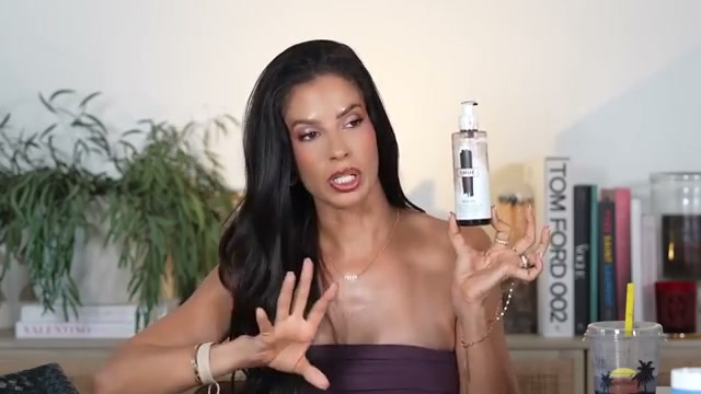 @laura88lee reviewing Dphue Gloss at 33:44 in a YouTube Shorts video