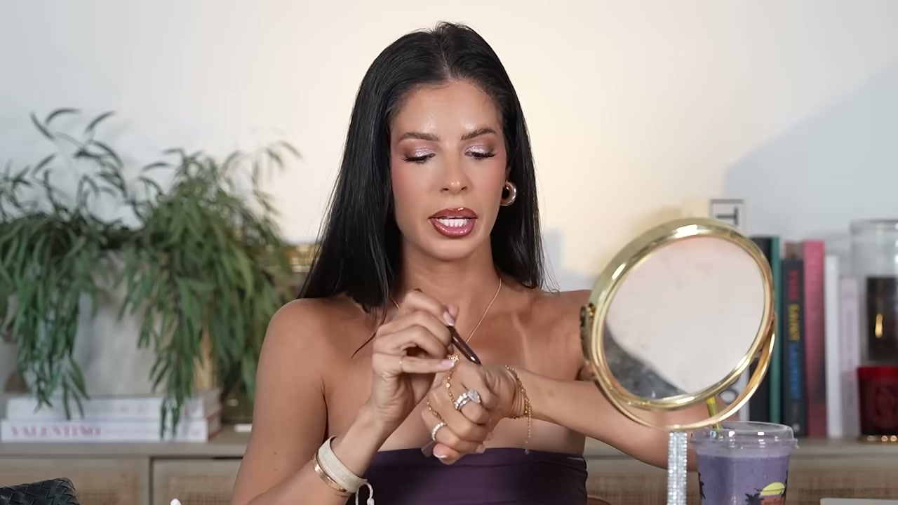 @laura88lee reviewing L.A. Girl Lock-It Lip Liner at 03:17 in a YouTube Shorts video