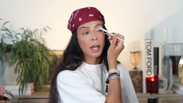@laura88lee reviewing Patrick Ta Major Dimension Palette at 16:26 in a YouTube Shorts video