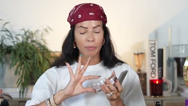 @laura88lee reviewing REFY Cream Bronzer at 05:37 in a YouTube Shorts video