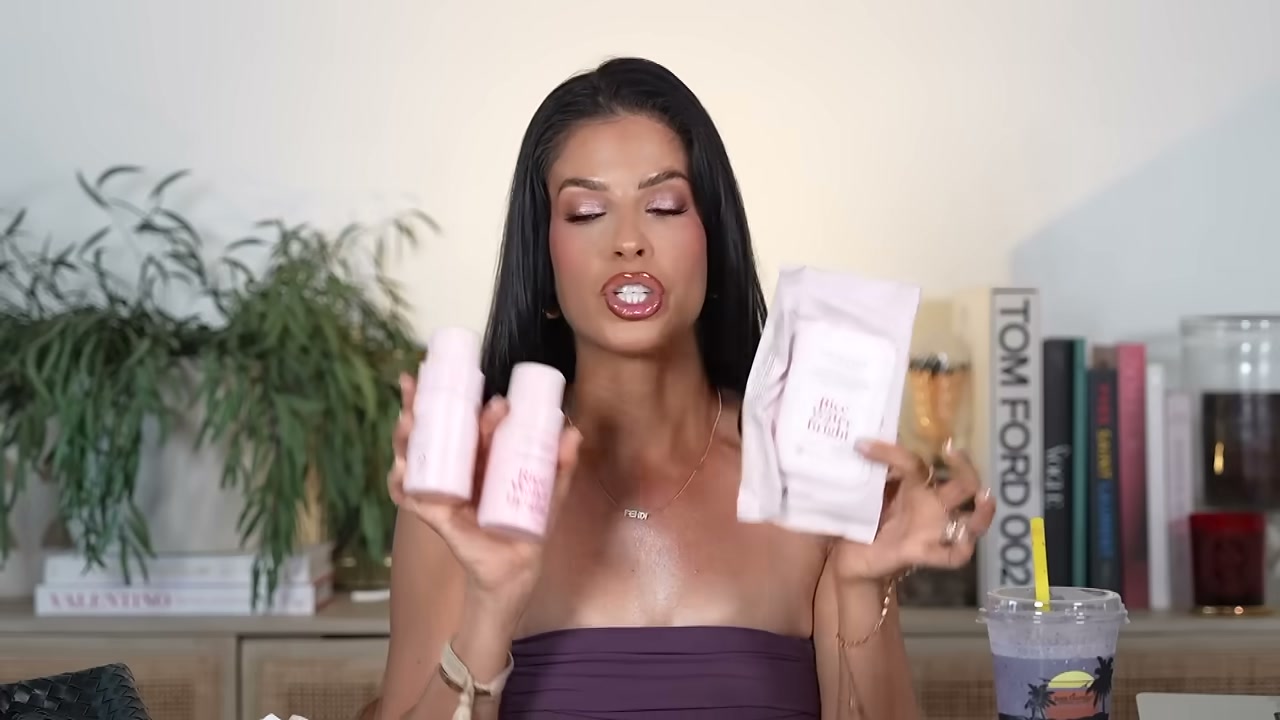 @laura88lee reviewing The Face Shop Rice Water Bright Cleansing Wipes at 10:07 in a YouTube Shorts video
