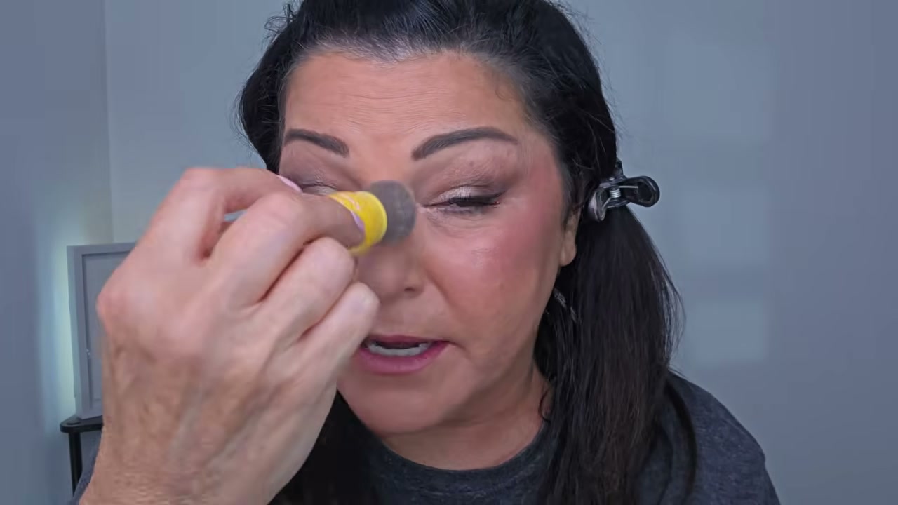@laurafagelman reviewing Olauty Mineral Powder Sunscreen for Face & Scalp, SPF 35 at 30:17 in a YouTube Shorts video