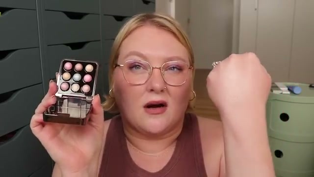 Ballet Beam Highlighting Pearls