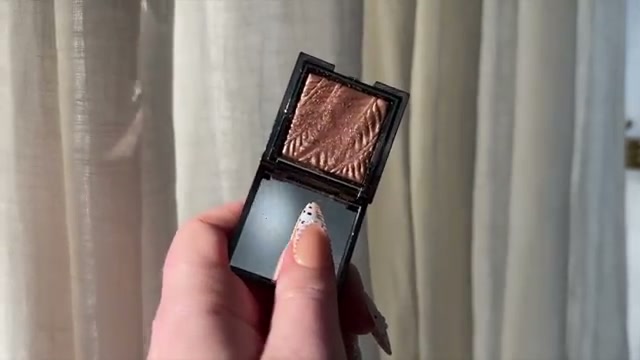 @laurenmaebeauty reviewing Chantecaille Luminescent Eye Shades at 13:01 in a YouTube Shorts video