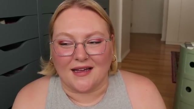 @laurenmaebeauty reviewing Essie Topless and Barefoot Nail Polish at 30:55 in a YouTube Shorts video