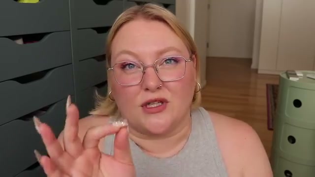 @laurenmaebeauty reviewing Flamingo Estate Heirloom Tomato Candle at 24:43 in a YouTube Shorts video