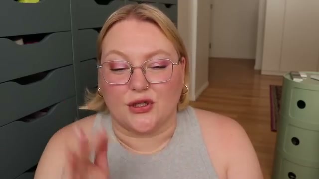 @laurenmaebeauty reviewing Glow Recipe Banana Milk Glow Balm at 16:20 in a YouTube Shorts video
