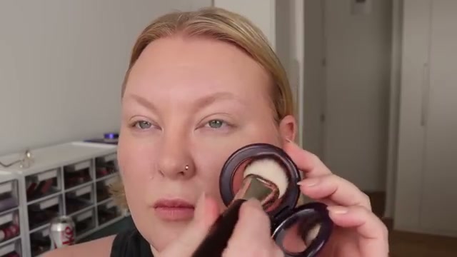 Coming in Hot Blurring Pressed-Mousse Blush