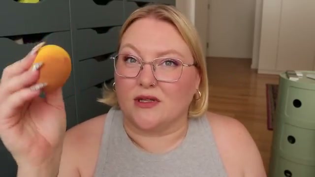 @laurenmaebeauty reviewing Singe Beauty Sponge at 06:56 in a YouTube Shorts video