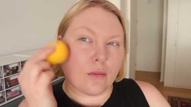 @laurenmaebeauty reviewing Westman Atelier Cream Bronzer Duo at 06:38 in a YouTube Shorts video
