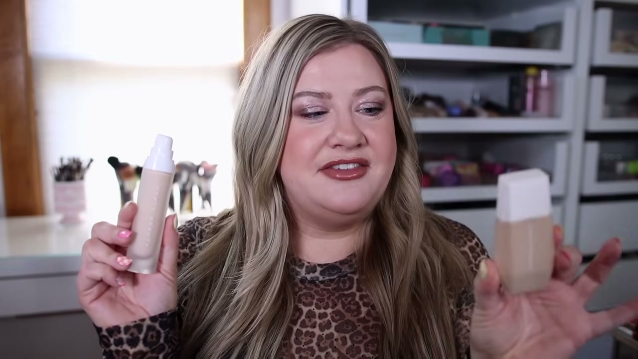 @leahjanae reviewing Fenty Beauty Pro Filt'r Soft Matte Longwear Foundation at 02:38 in a YouTube Shorts video