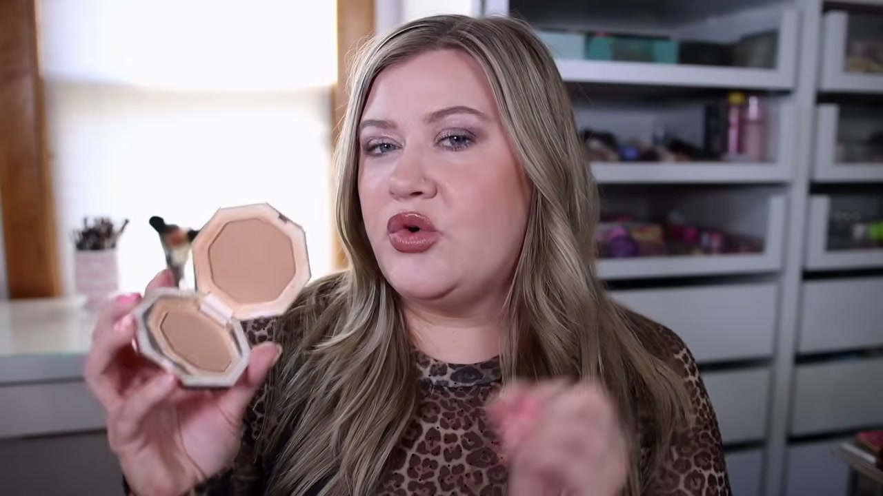 @leahjanae reviewing Fenty Beauty Sun Stalk'r Instant Warmth Bronzer at 03:20 in a YouTube Shorts video