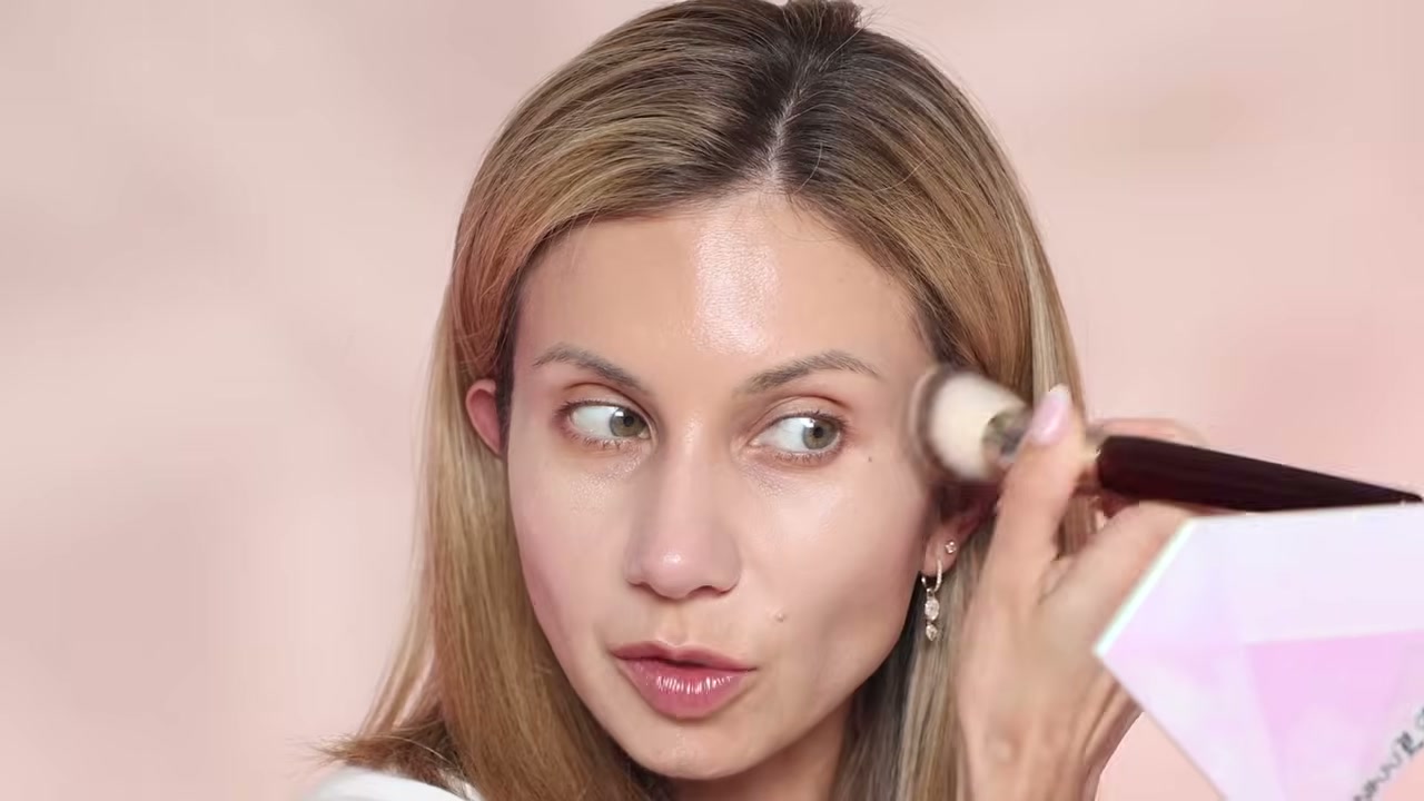 @lisajmakeup reviewing BK Beauty 101 Brush at 01:58 in a YouTube Shorts video