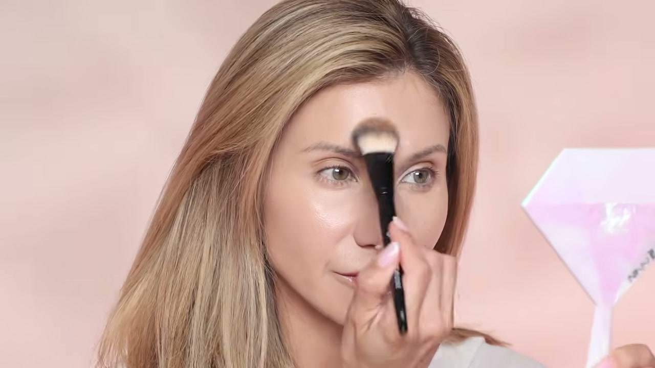 @lisajmakeup reviewing e.l.f. Cosmetics Halo Glow Setting Powder at 05:49 in a YouTube Shorts video