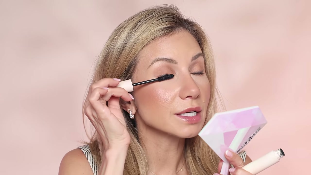 @lisajmakeup reviewing Rare Beauty Perfect Strokes Universal Volumizing Mascara at 12:57 in a YouTube Shorts video
